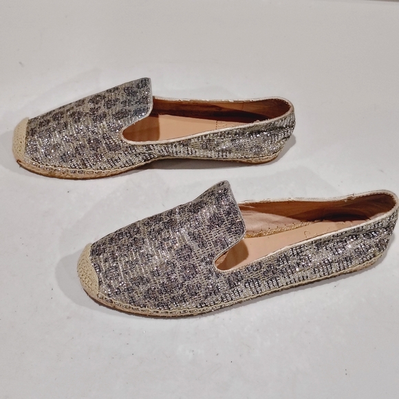 Vince Camuto Women\'s Animal Print Metallic Round ToeLeather Espadrilles Size 8.5